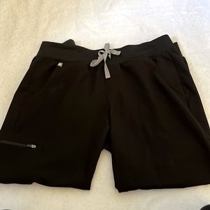 FIGS. Zamora Jogger Scubs.